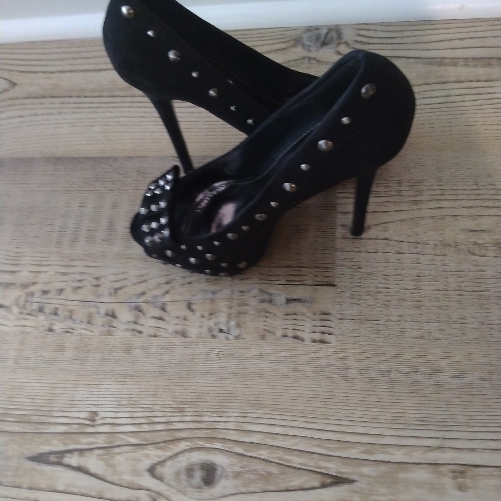 Shoes - Picture 4 of 5